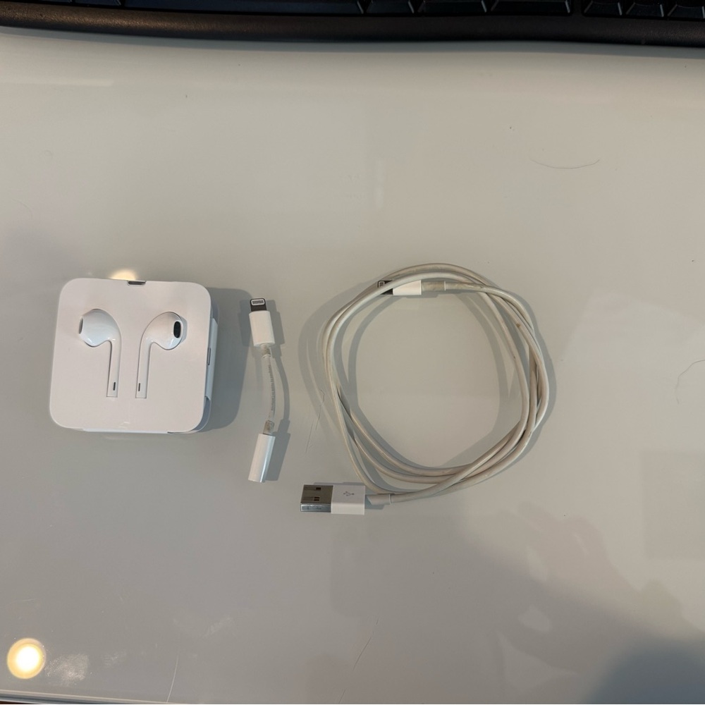 iPhone lightning bundle: new wired earbuds, headphone jack converter, and cable